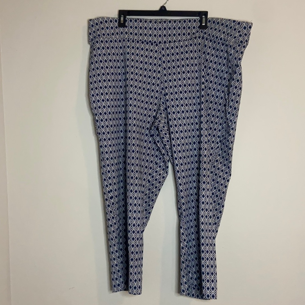 Women’s Zac &Rachel pattered capris 24w